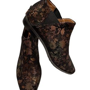 Gentle Souls by Kenneth Cole Boots